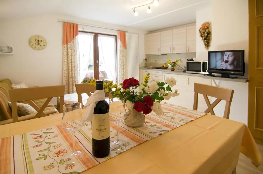 Haus Christl Reit im Winkl, Kostenloser Parkplatz, Spülmaschine, 5 Minuten zum Ortszentrum, ruhige Lage, Wlan