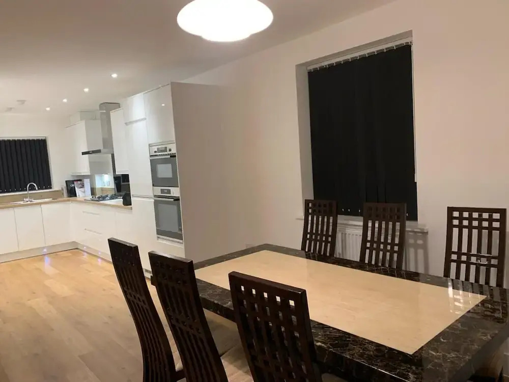 Brand New Entire 4 Bed House/multiple Parking