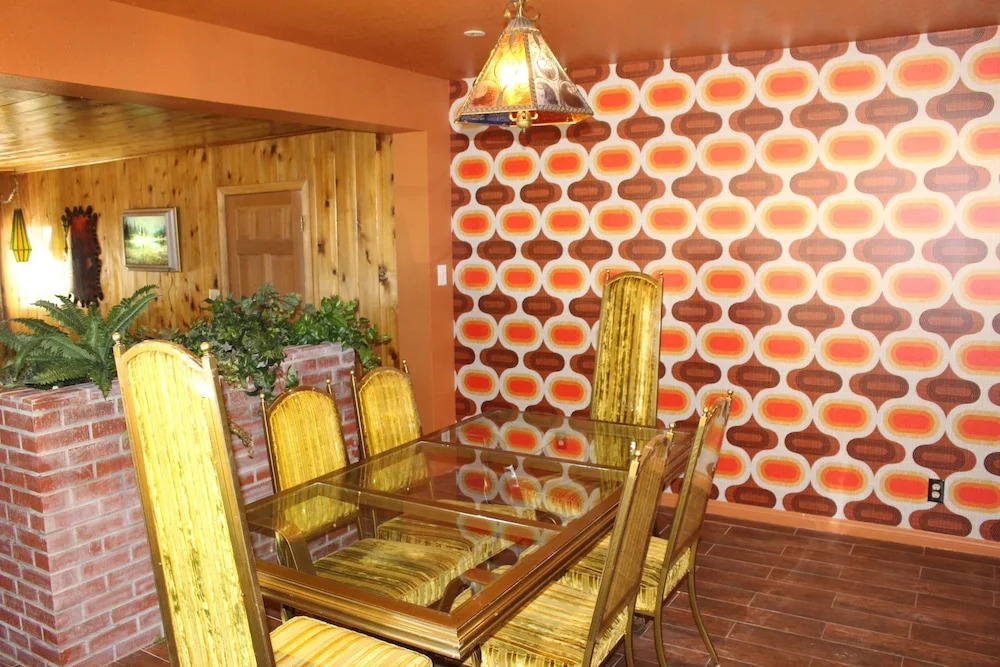 Hicksville Pines Chalets & Motel