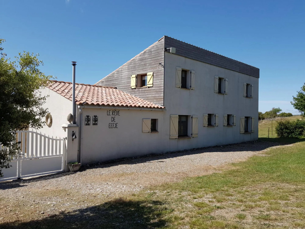 Lush villa in Vélieux with private heated swimming pool