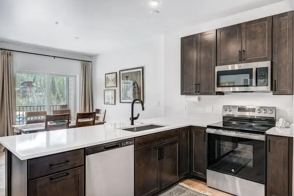 Spacious And Luxurious 2br Condo