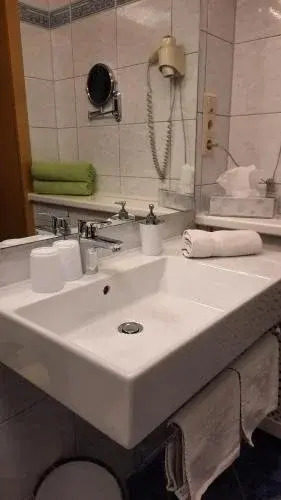 Gästehaus Almrausch, Ferienanlage mit Pool