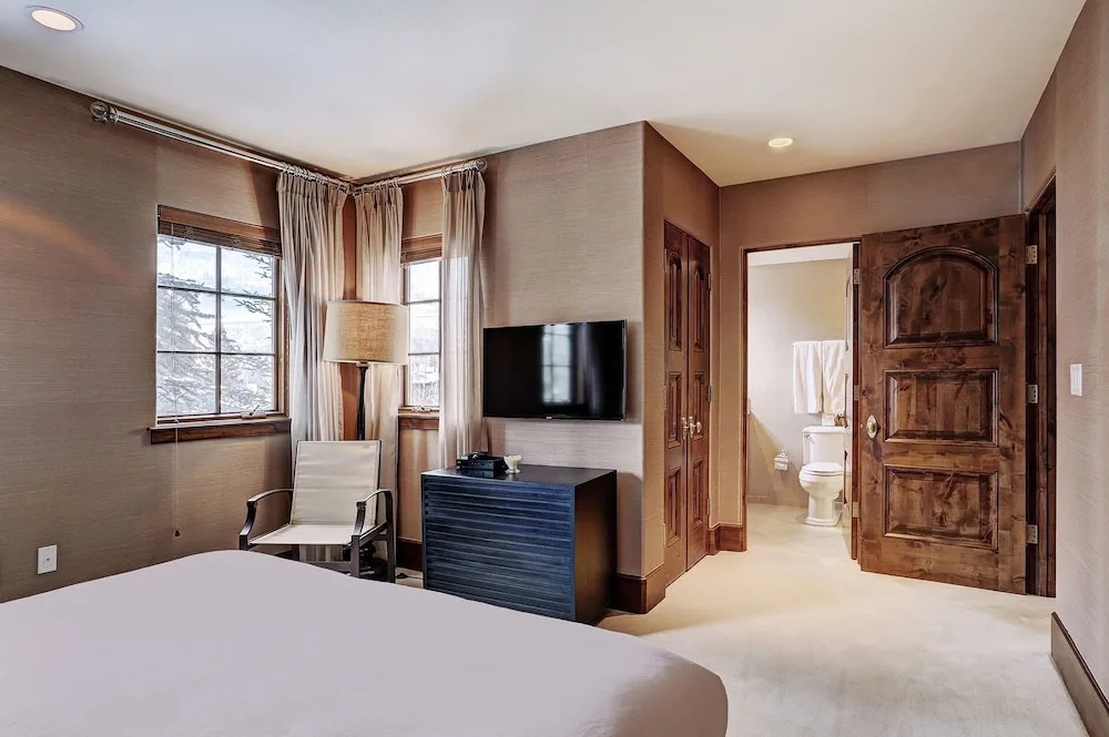 Gorgeous 5 Bedroom Private Chalet in Vail Village