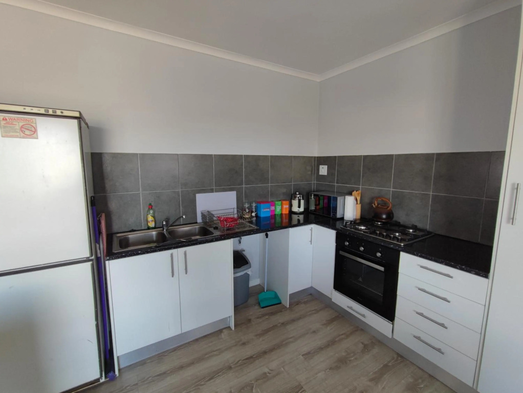 Lovely 2 Bedroom Condo with Balcony And a View!
