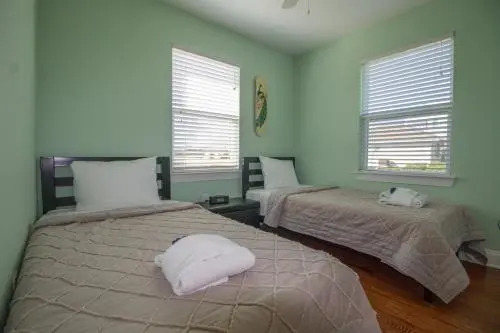 1661 E Ashley - Ocean Cabin