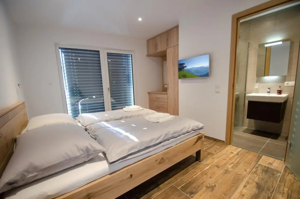 Superb Alpine Lodges Zell am See 6-8pax