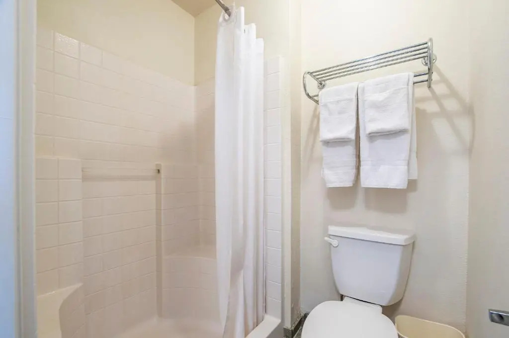 The Vistas 119 Modern studio with full kitchen 1st floor great location
