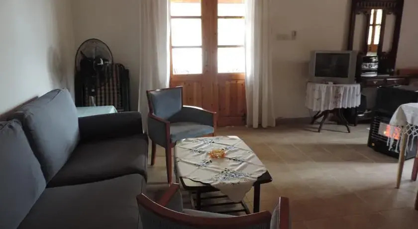 Alonia House 2
