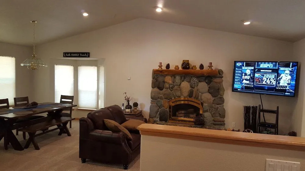 Pet Friendly,close to Heavenly With Hot Tub