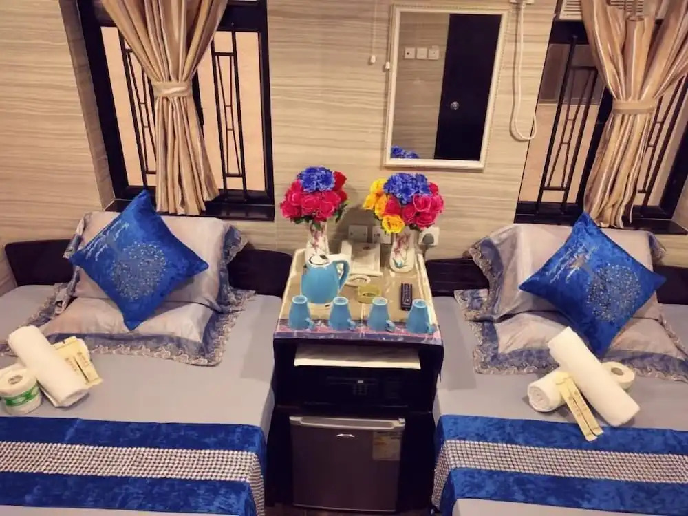 New Day Night Hostel RECEPTION 24 HOUR BLOCK D CHUNGKING MANSION TSIM SHA TSUI KOWLOONN