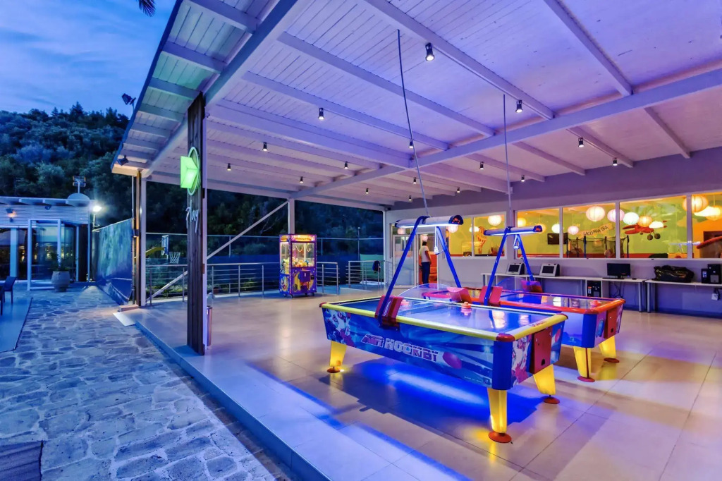 Lagomandra Beach & Suites