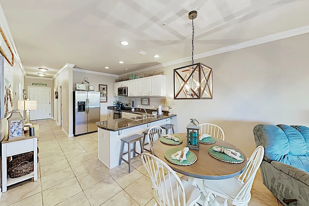 Walker Key Getaway W/ Pools, Marina & Boat Slip 3 Bedroom Condo