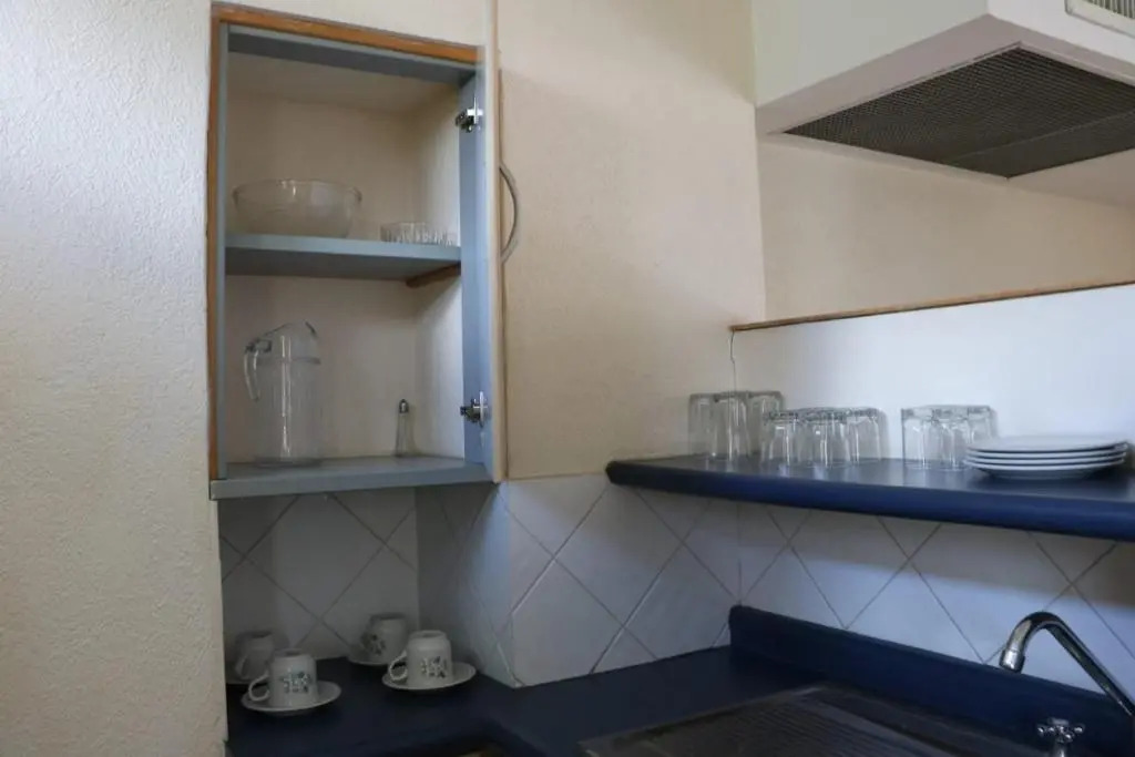 Cypres Hotel & Suites