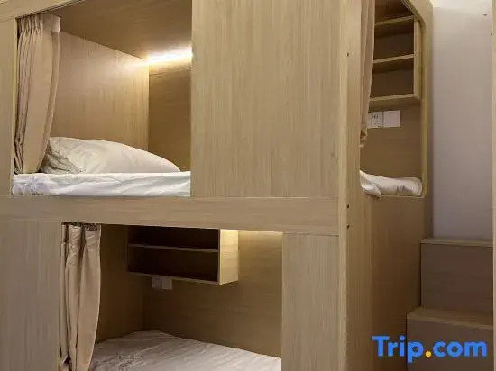 Wash and sleep in the youth hostel