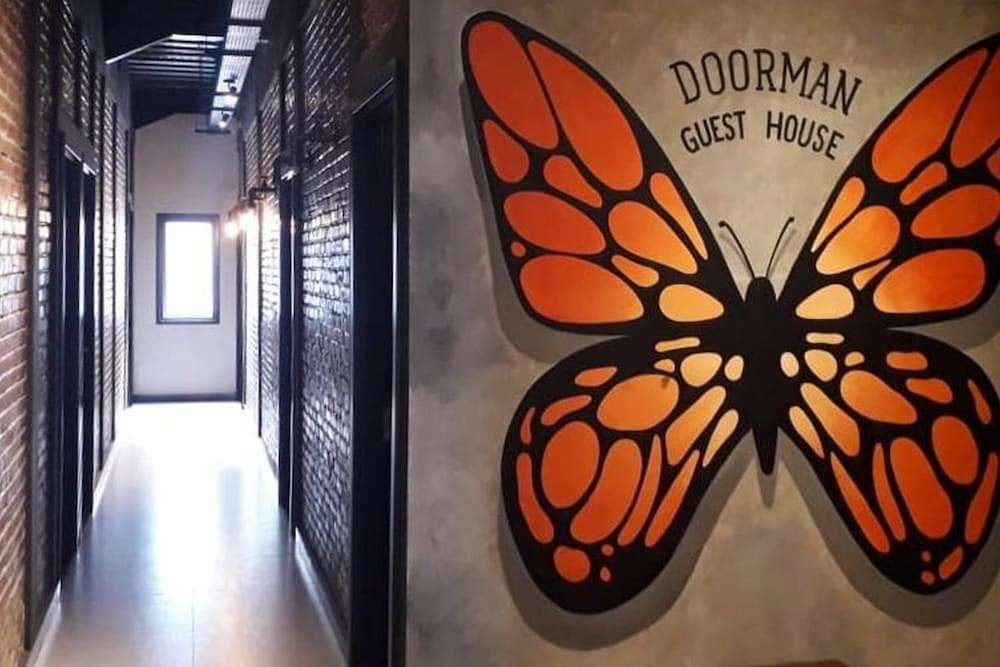 RedDoorz Plus @ Doorman Guest House