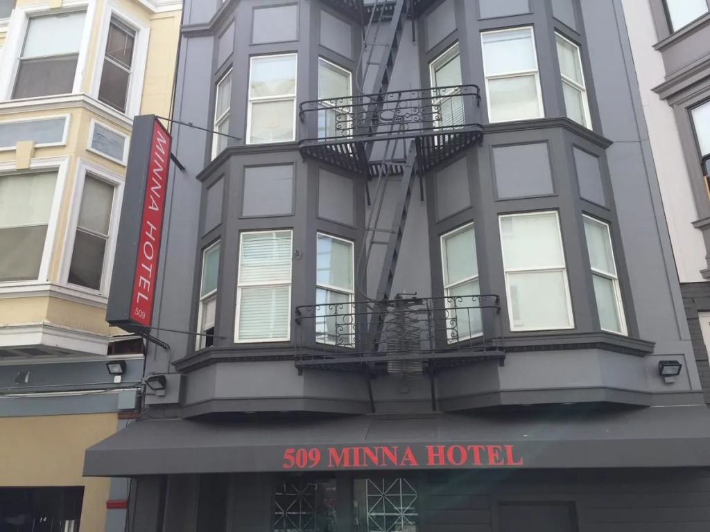 The Pontiac Hotel & Hostel