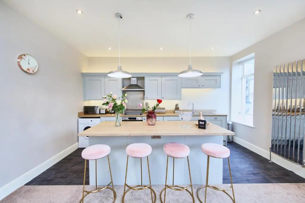 Stunning Central Gems of Harrogate - Sleeps 18!