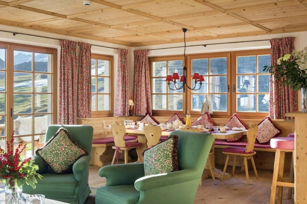 Alpine Bliss Retreat in Sankt Anton
