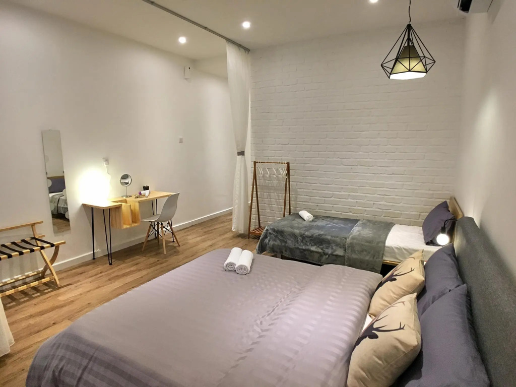 2 Bedrooms Gurney Suites (iBook 4) (6-8 pax)