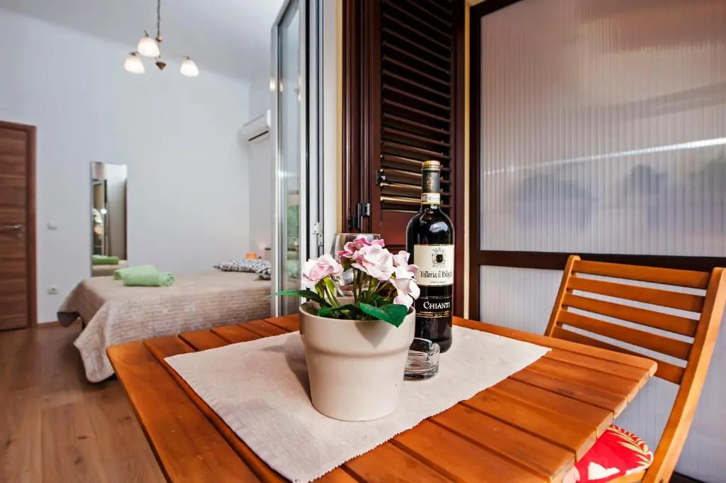 Apartments & Rooms Chiara