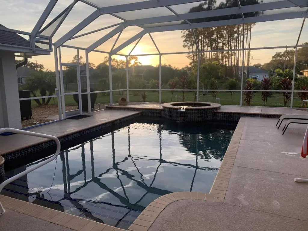 Shangri-La - Private Villa with heated pool and spa - sleeps 6