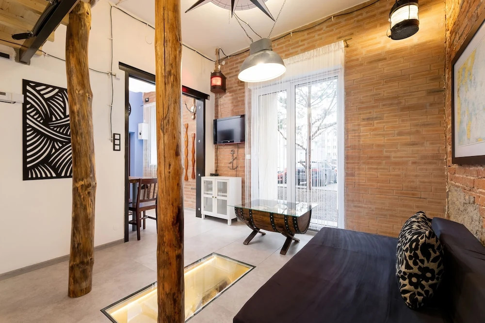 Stylish Apartment in Center by Renters