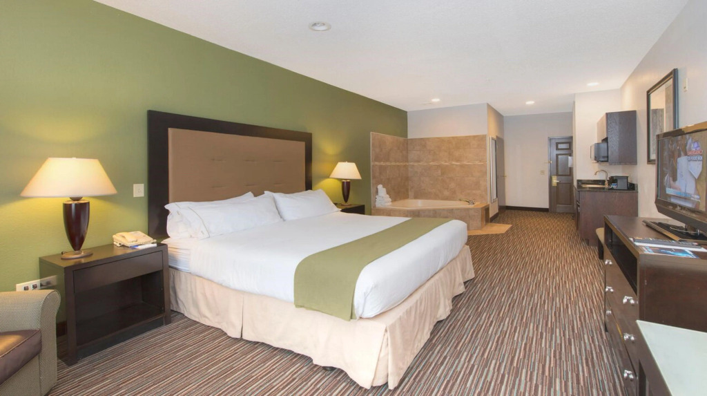 Holiday Inn Express & Suites Chicago Deerfield Lincolnshire by IHG