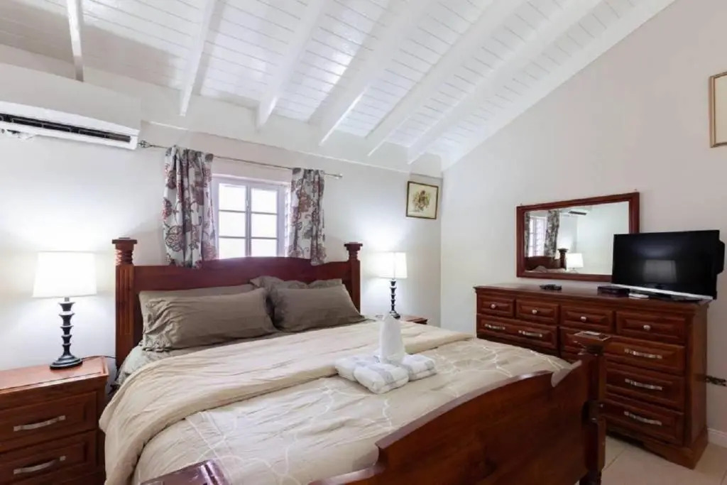 Loft - Sleeps 4 - Parking - Balcony