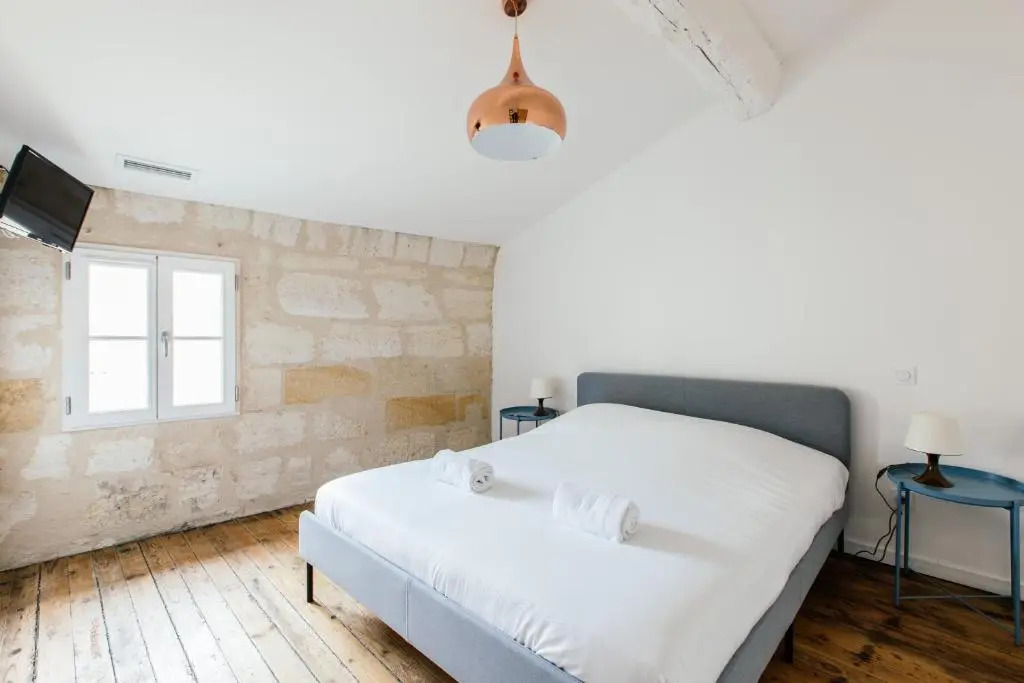 Appartement spacieux et lumineux avec climatisation et belle hauteur sous plafond - Halle 2EME