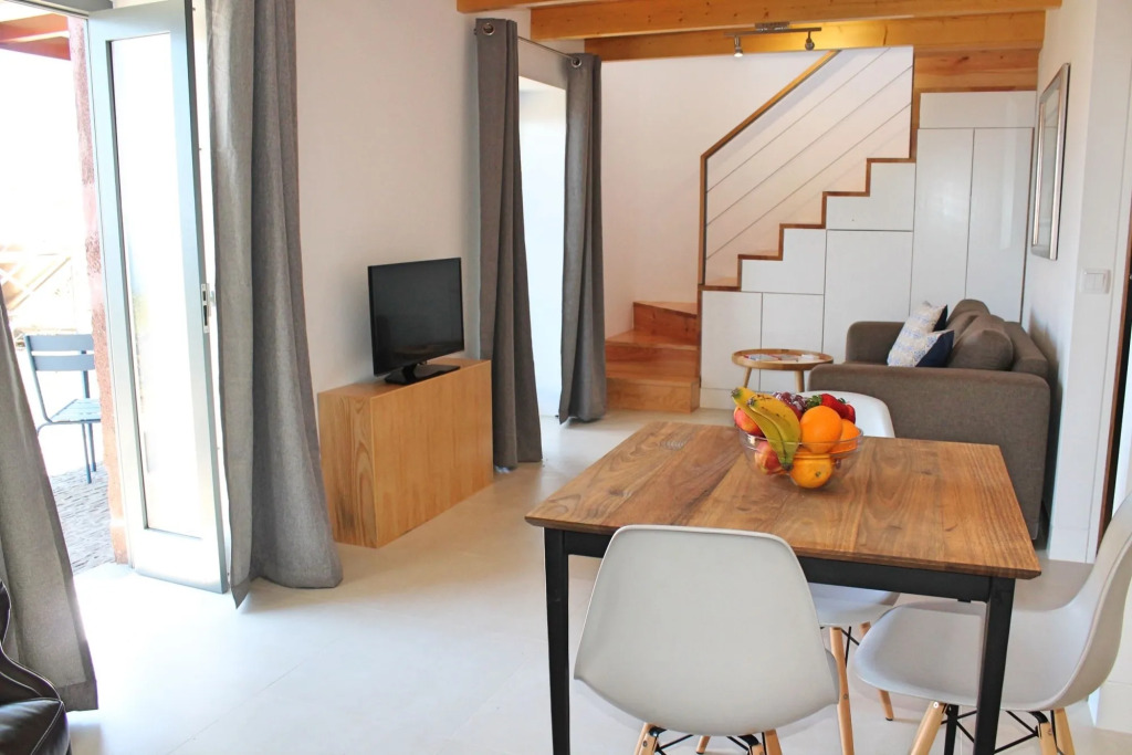 In peaceful Prazeres overlooking the sea - The Old Cottage in Quinta Inácia