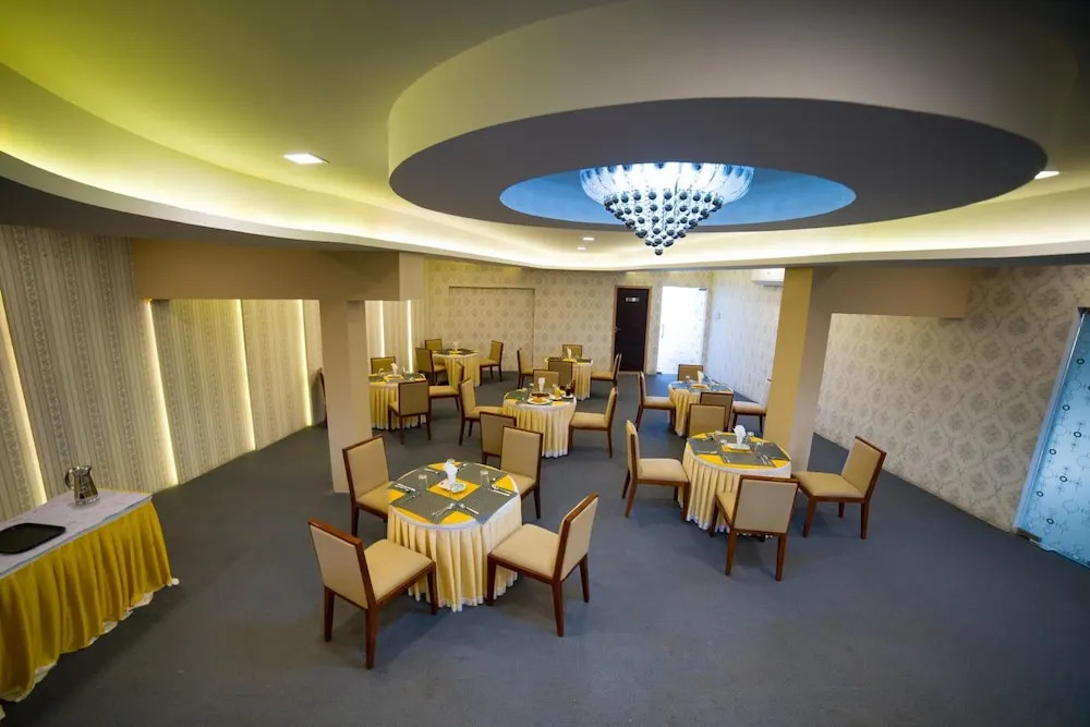 OYO 14759 Hotel President