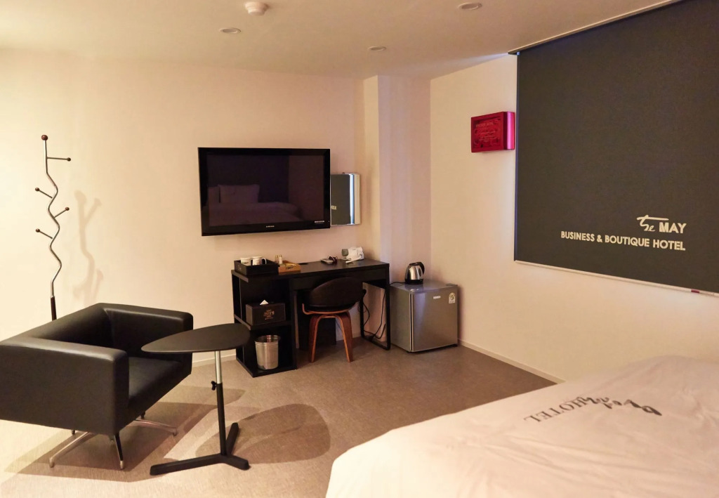 Hotel The May