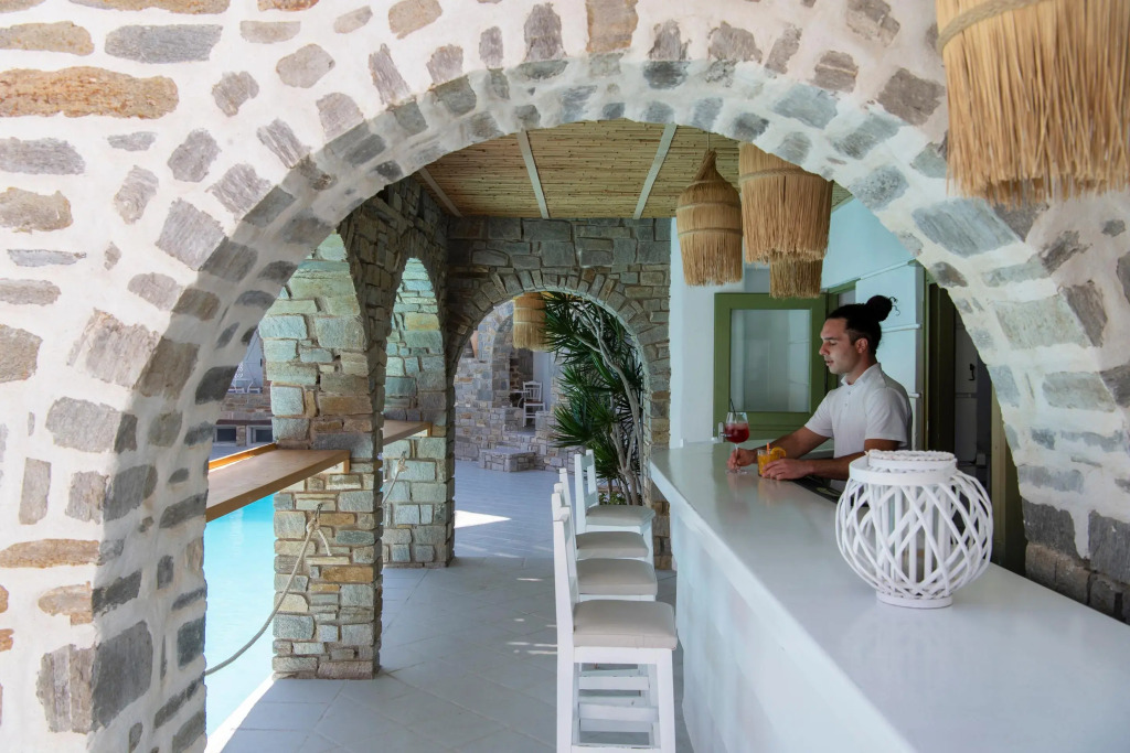 Zefi Hotel & Suites