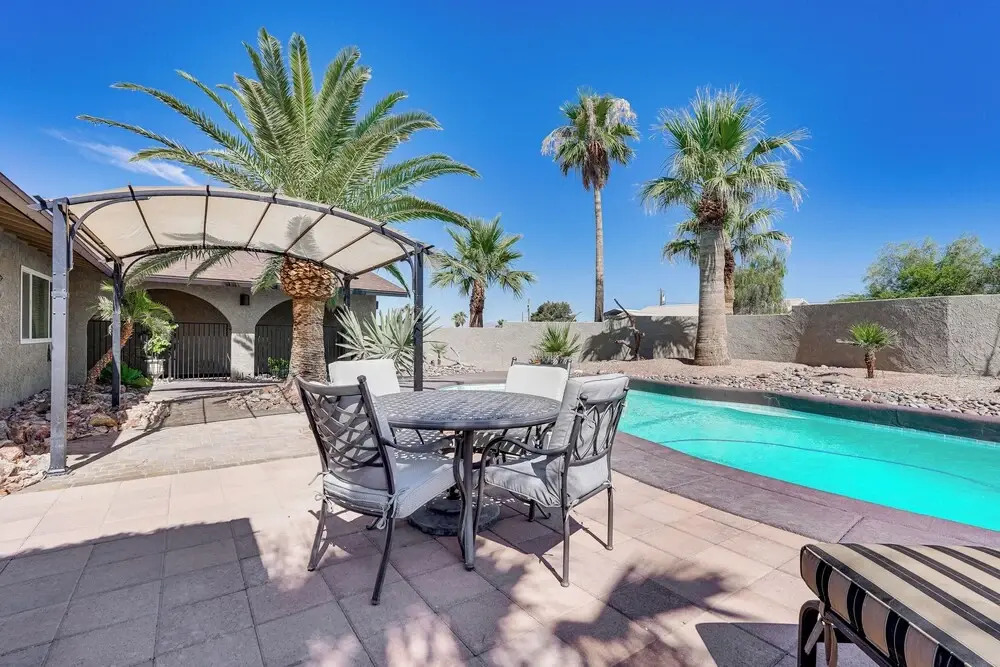 5 Mi to Beach: Poolside Paradise in Lake Havasu!