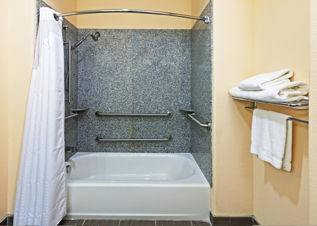Holiday Inn Express & Suites Cleveland by IHG