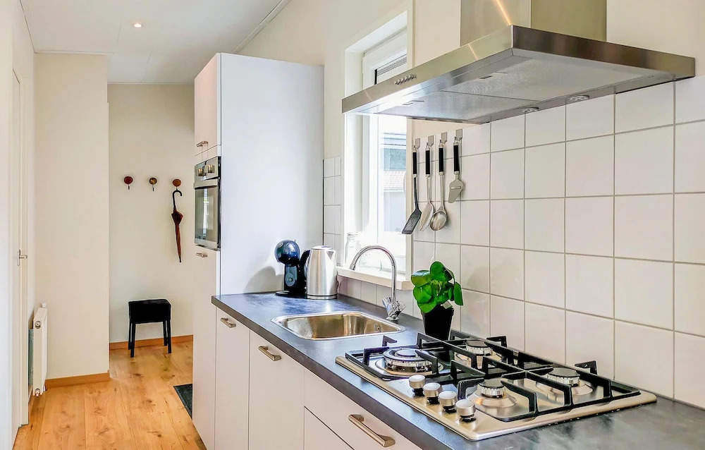 Pet Friendly Home In Heinkenszand With Wifi