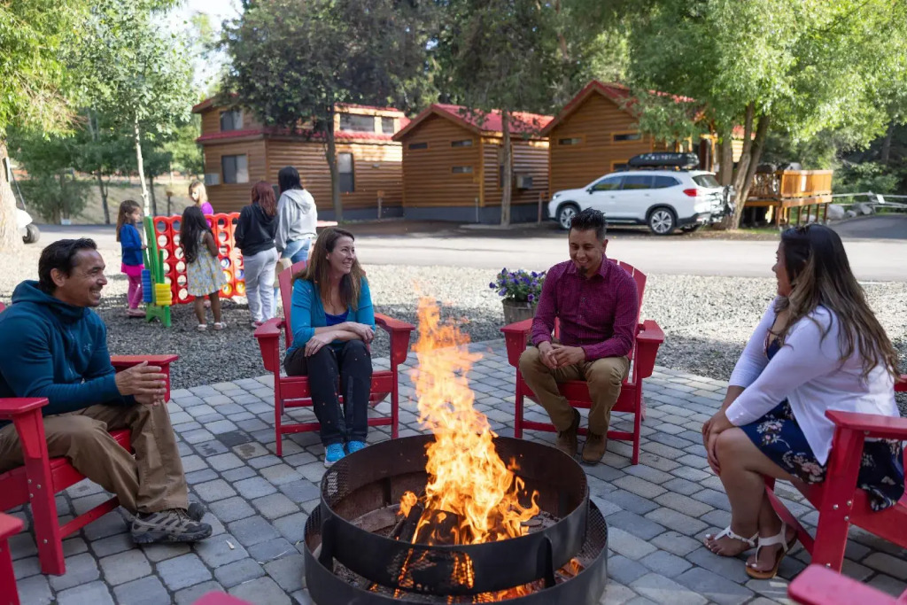 Snake River Cabin Village