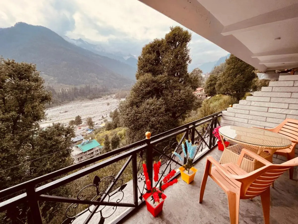 Snow Clad Riverview Hotel & Resort, Manali