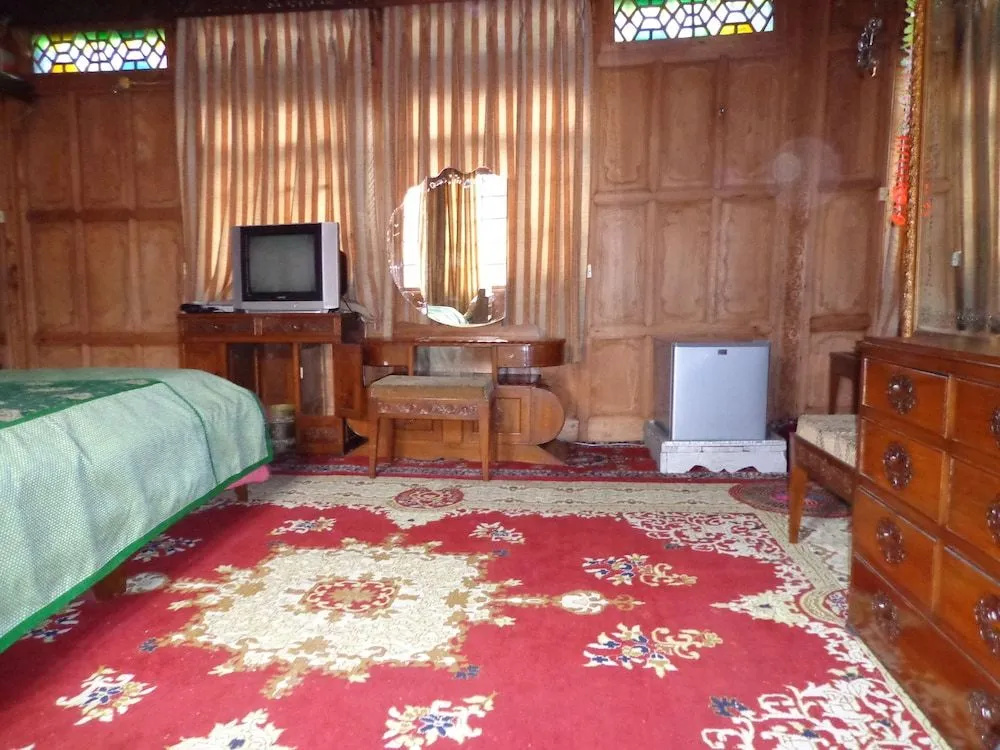 Alif Laila Group of Houseboats
