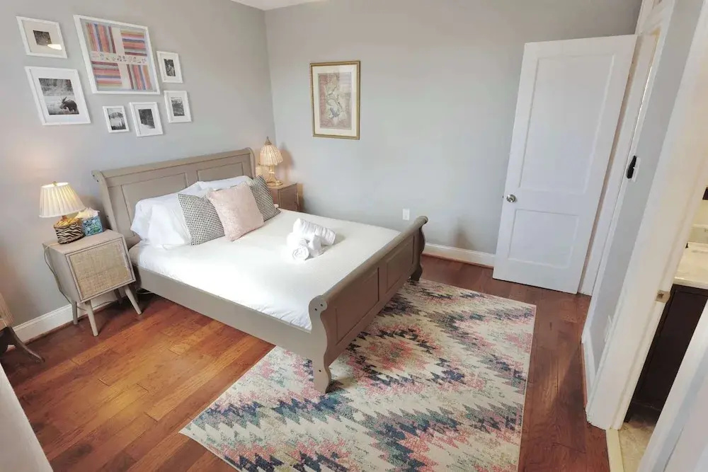 Terrific Family Townhouse + Parking x 2 Cars