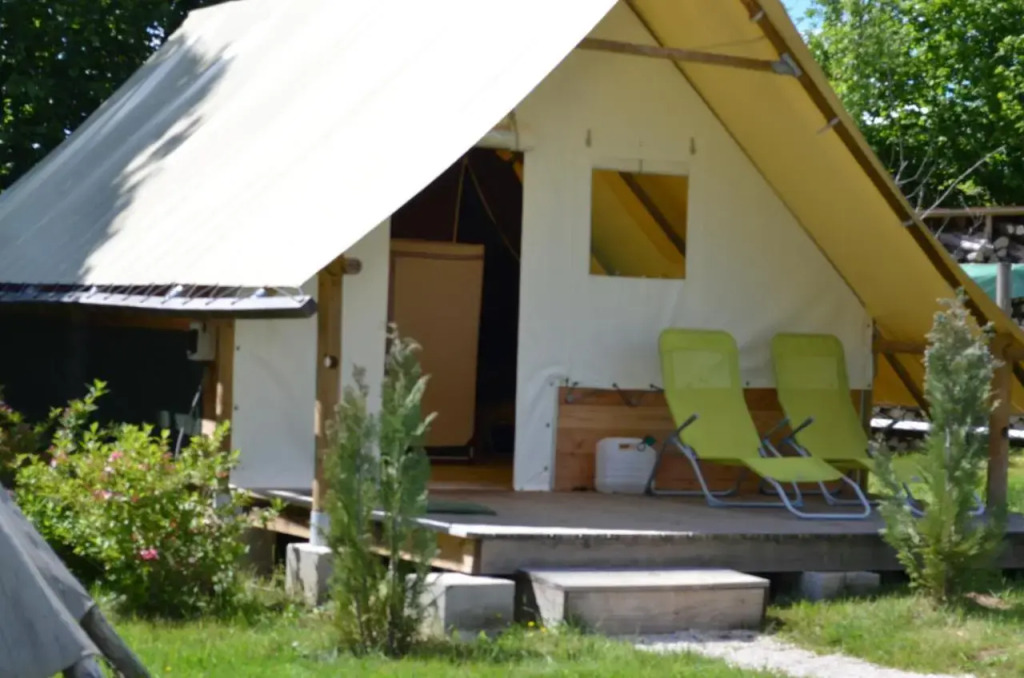 Hébergements Insolites en cabanes