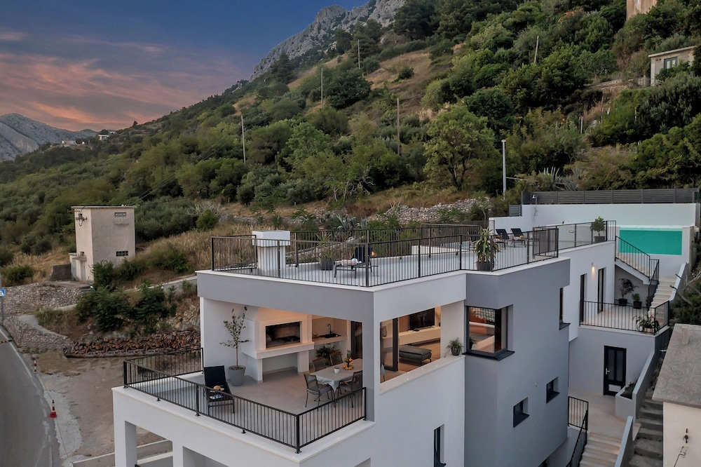 Villa Roof pool