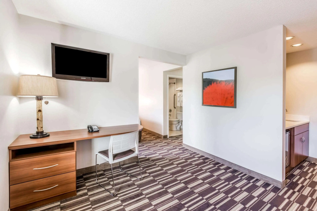 Microtel By Wyndham Victor