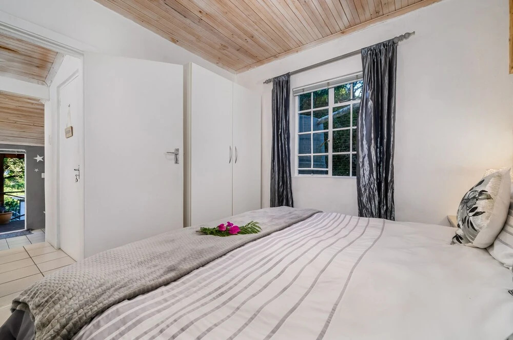 302 On Old Seaview Road - Stargazer Cottage