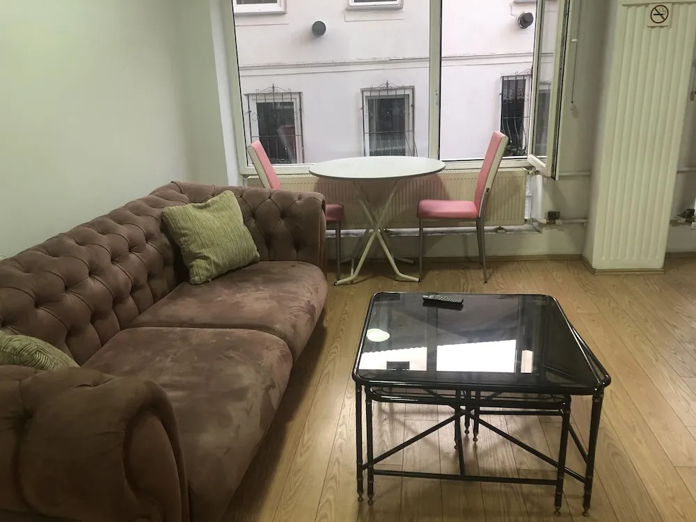 Petek Hotel