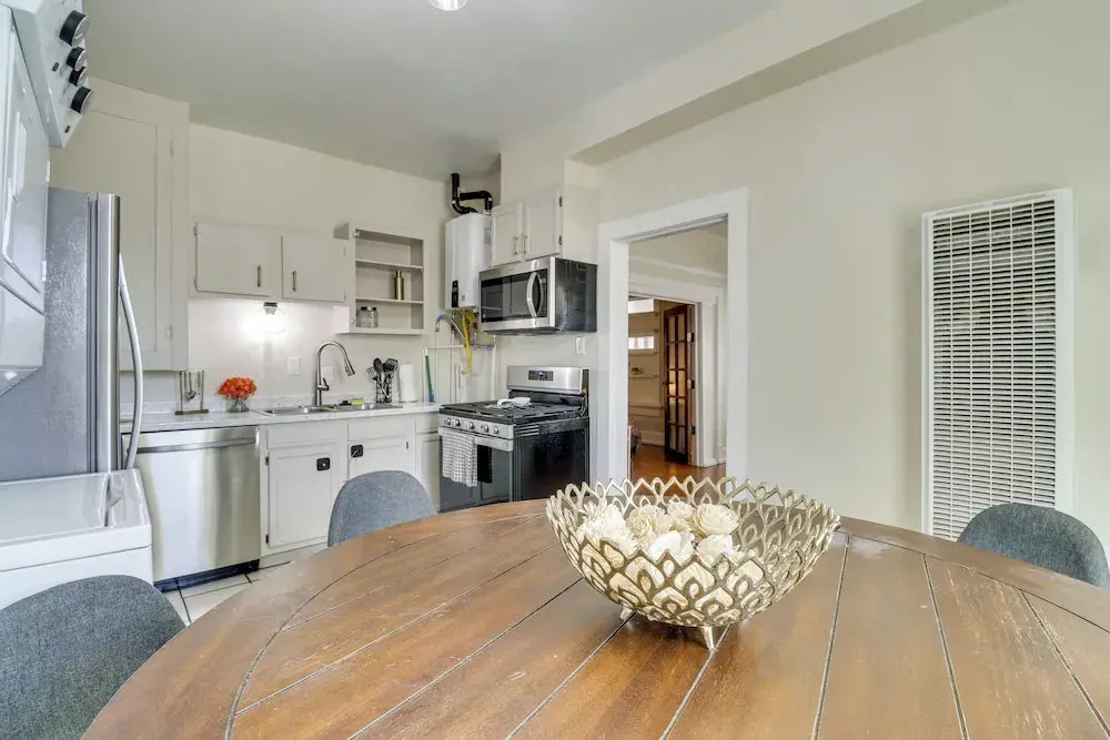 2 Mi to Old Town Abq: East Downtown Triplex Unit