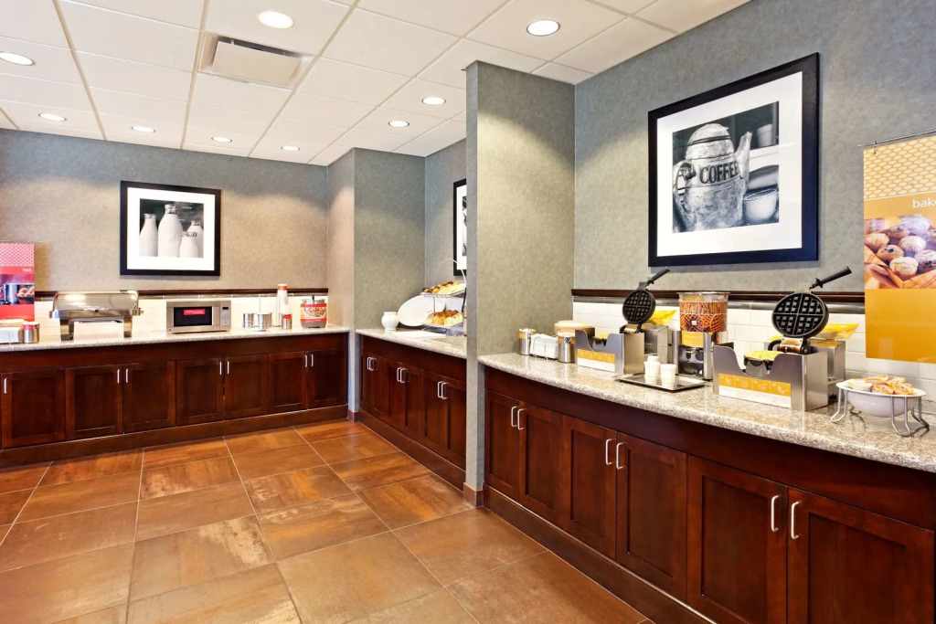 Hampton Inn & Suites Omaha-Downtown