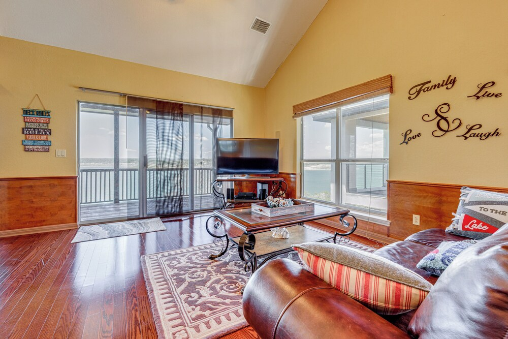 Amazing Waterfront Views & Sauna: Canyon Lake Home