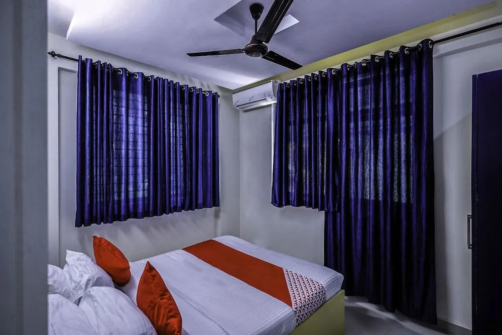 Oyo 15825 Blue Berry Apartments