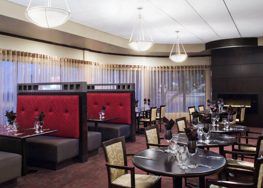 Four Points by Sheraton Winnipeg South
